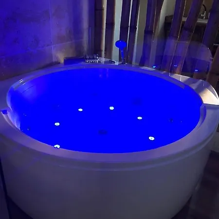 Jacuzzi Privatif Love&zen Βερνέιγ-συρ-Αβρ